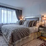 إنتركونتيننتال - بالاسيو داس كاردوساس 5*